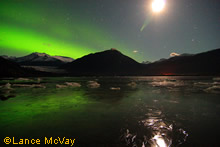 Северно сияние в Аляска (снимка: Lance McVay) / APOD