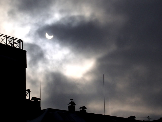 Partial solar eclipse (Sofia, 2011/01/04@10:10)