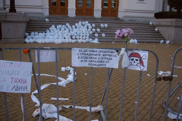 #ДАНСwithme мирен протест в София