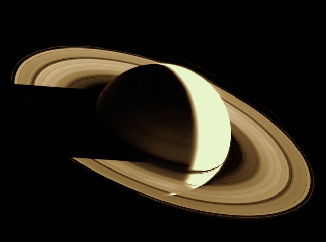 Saturn, by Voyager-1
